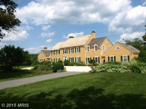 HR8610449 - Manor home perched on the Hill